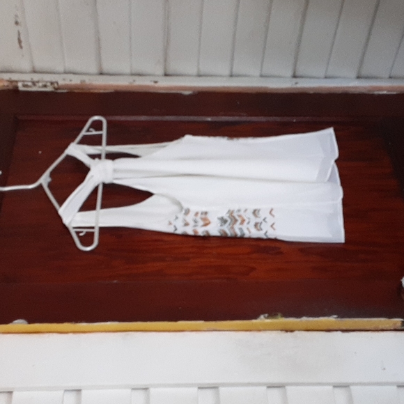 Greylin beaded chiffon top with racer back sz medium pit 19 inches sz M - Picture 4 of 6